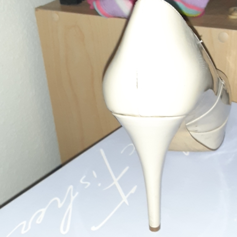 Shoe - Picture 3 of 3